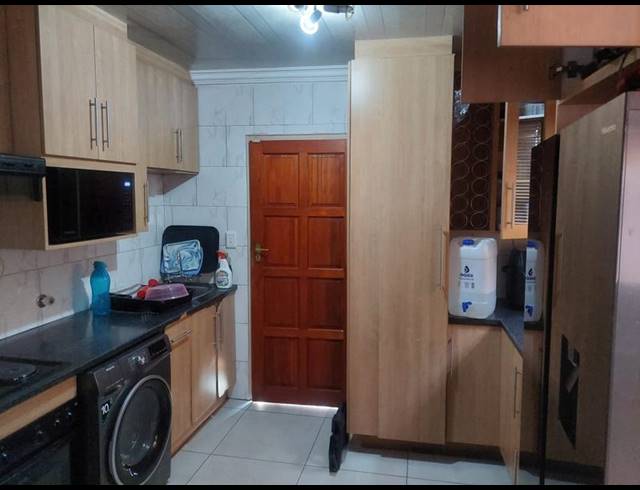 3 BEDROOM HOUSE FOR SALE IN THE ORCHARDS
